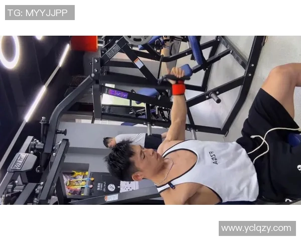 中国足球肌肉男球星盘点 揭秘他们的健身秘诀与场上表现